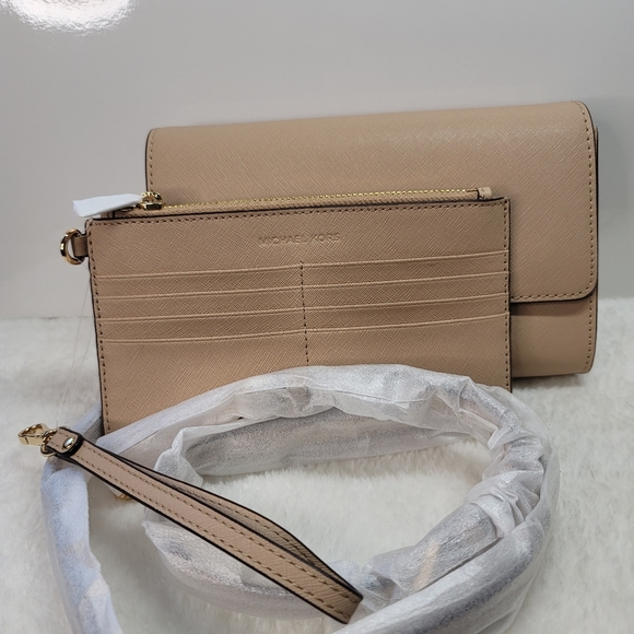 MK 3n1 clutch, wristlet xbody bag in taupe &black - Picture 4 of 11